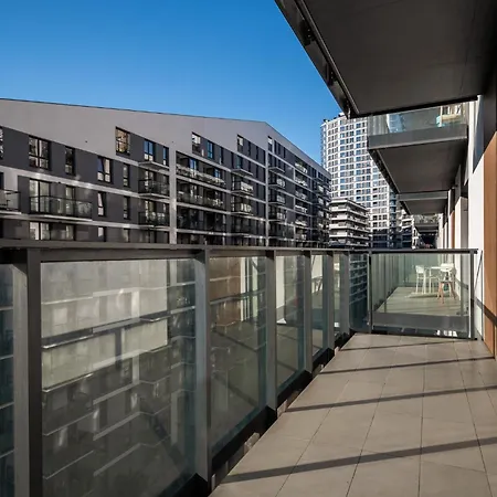 Prymasa Tysiaclecia 83a Separate Bedroom Free Garage By Perfect 634 * 华沙