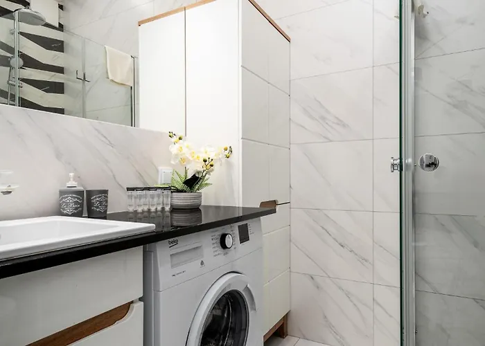 Prymasa Tysiaclecia 83a Separate Bedroom Free Garage By Perfect 634 وارسو